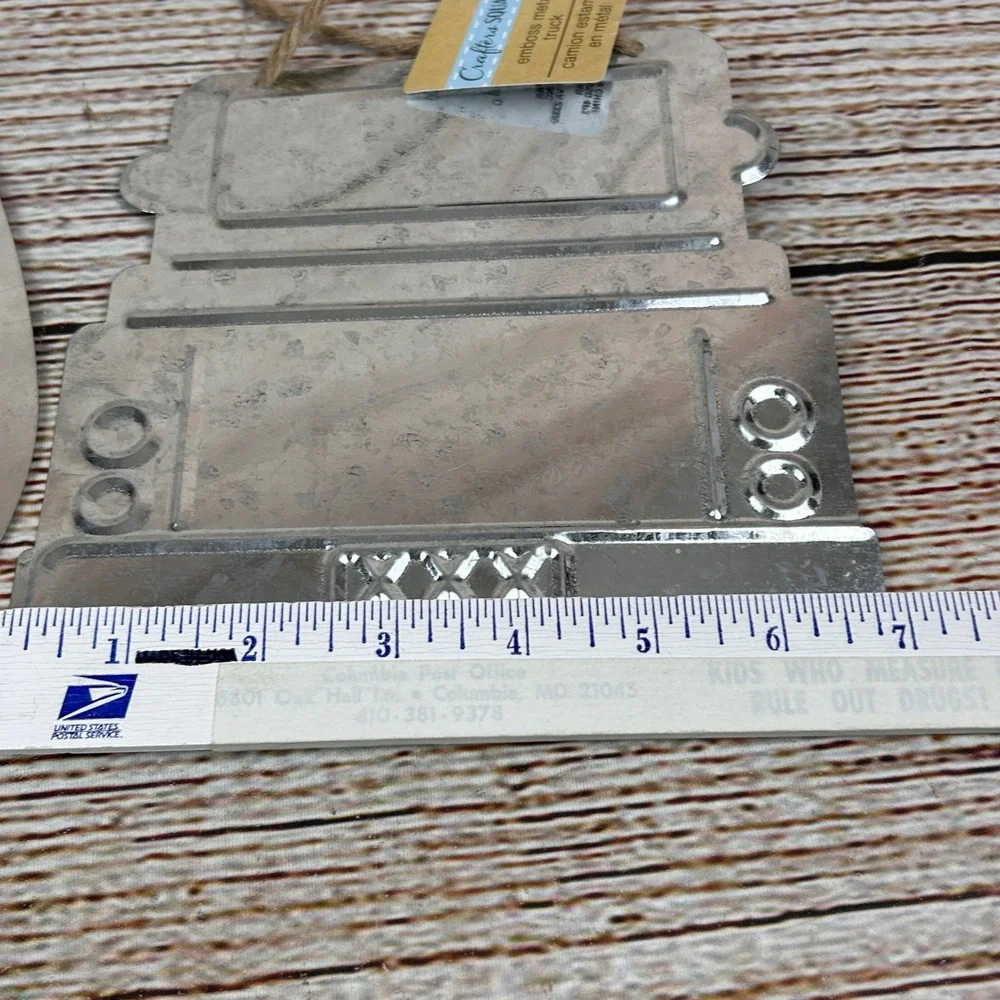 Crafters Square Embossed Galvanized Metal Truck and Tulip Wall Decor Set‎ Silver